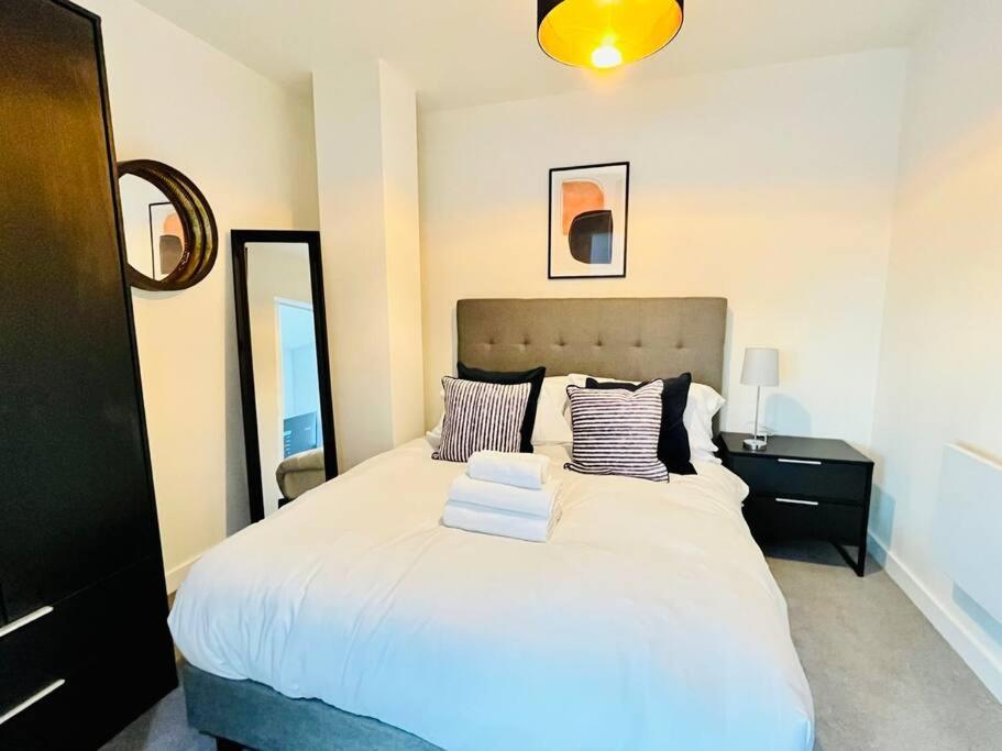 Modern One Bedroom Apartment Near Old Trafford Stadium Manchester Exterior foto